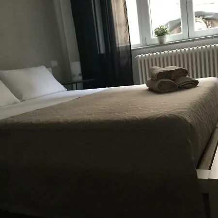 Maqueda Suiterooms Bed & Breakfast *