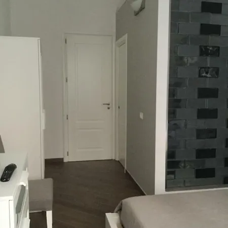 Maqueda Suiterooms Bed & Breakfast