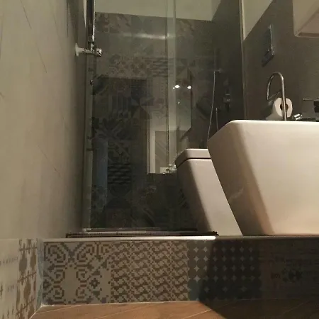Maqueda Suiterooms Bed & Breakfast *