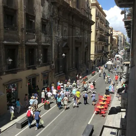 Maqueda Suiterooms *